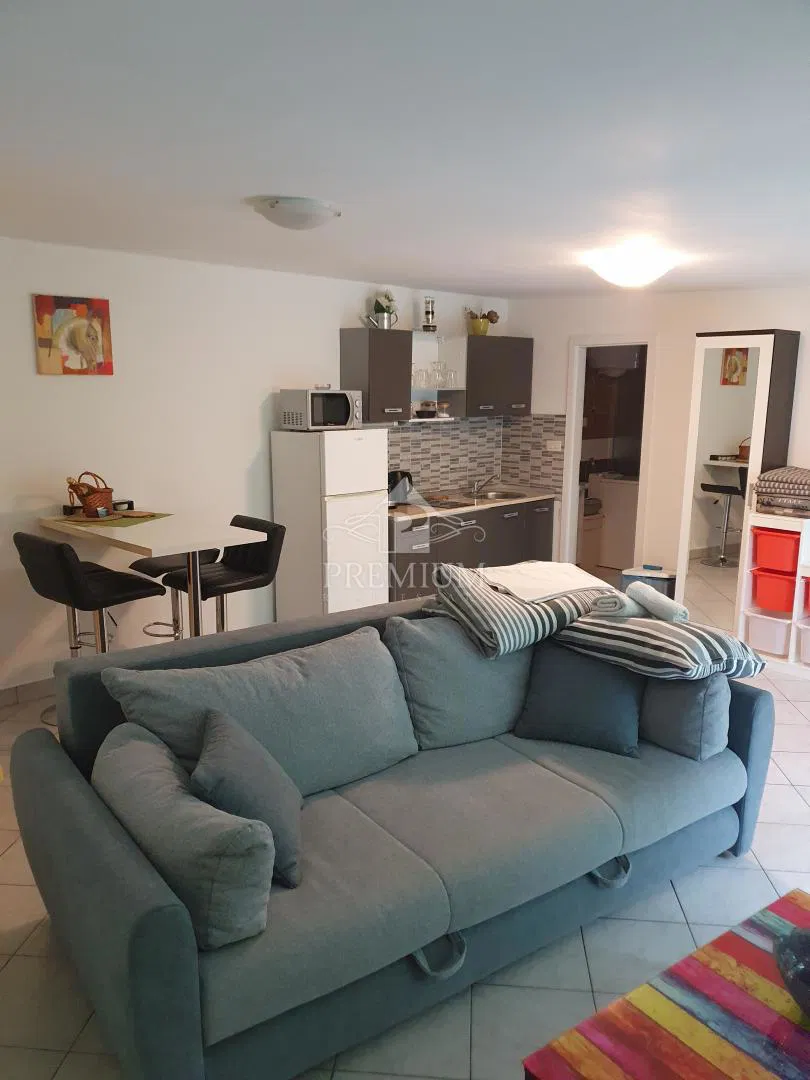 Modern eingerichtetes Apartment mit Meerblick und Parkplatz