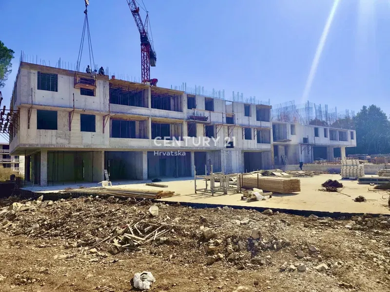 POREČ, NUOVA COSTRUZIONE ESCLUSIVA IN POSIZIONE ATTRATTIVA A SOLI 800 METRI DALLA SPIAGGIA E DAL MARE – 3