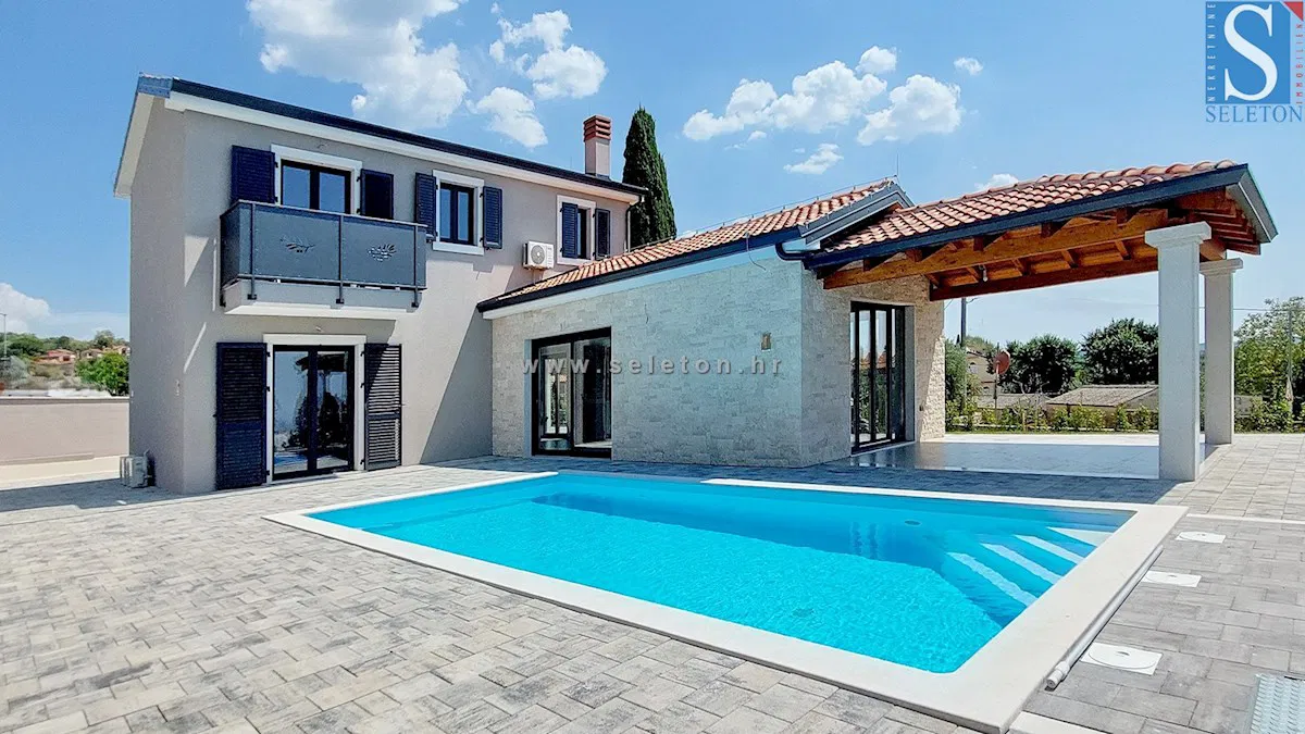 Istra, Poreč, nova kuća površine 146 m2 s bazenom i pogledom na more