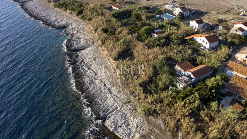 Otok Vele Srakane – Jedinstvena kamena ruševina 1. red do mora s parcelom od 163 m² i privatnim pristupom plaži