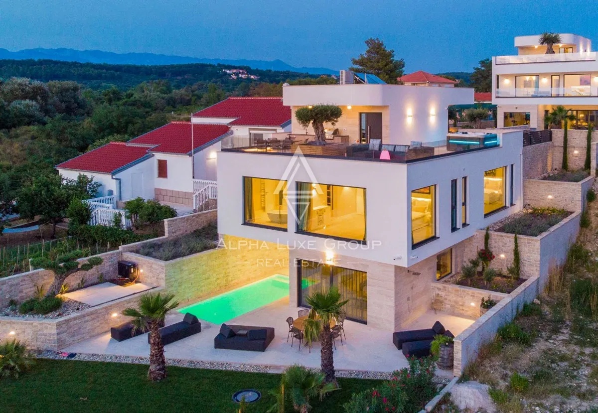 Észak-Dalmácia, Ljubač: Modern luxusvilla a tengerparton