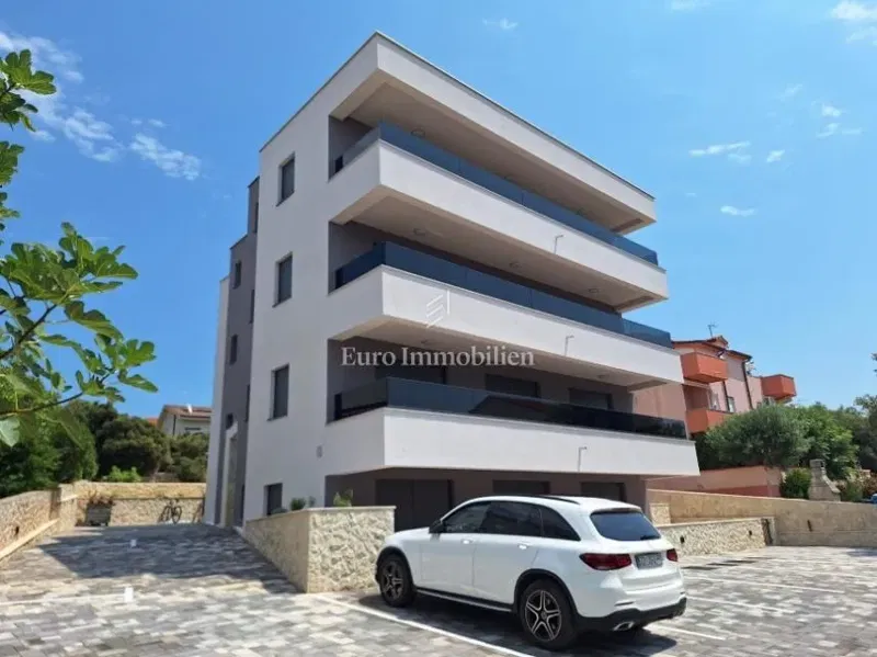 Mandre – Apartment with Terrace Near the Sea – 2