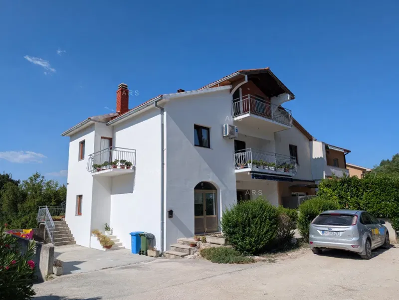 INVESTICIJSKA PRILIKA – velika kvadratura, odlična lokacija, top cijena!