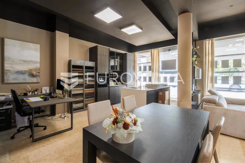 Istra, Novigrad, atraktivan poslovni prostor od 129 m² u blizini marine