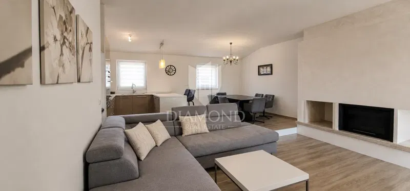Umag, first floor of the house 83 m2 with a sea view! – 2