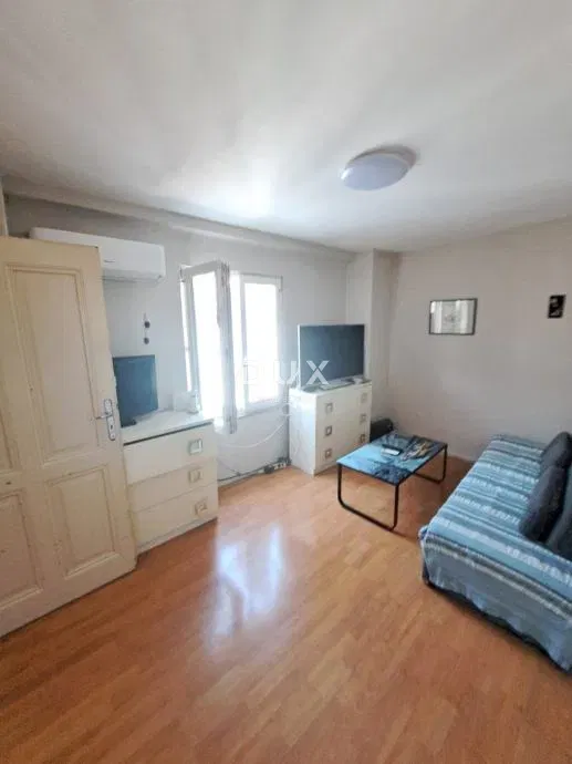 Pula, központ, kétszobás apartman, 35 m2, 50 m-re az Arénától – 3