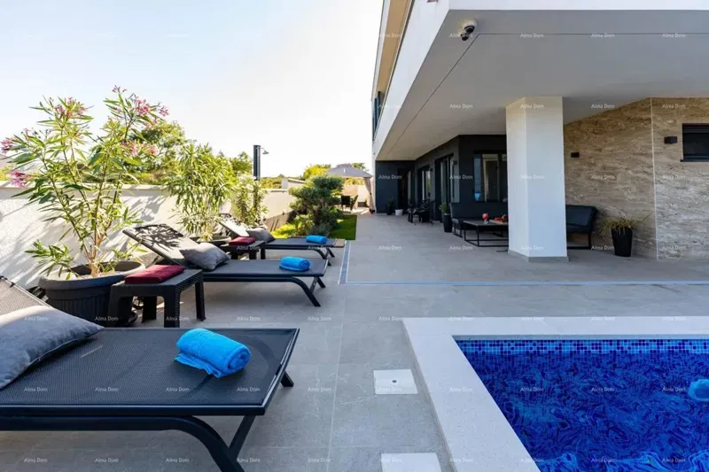A modern house with a pool in a great location, Medulin! – 2