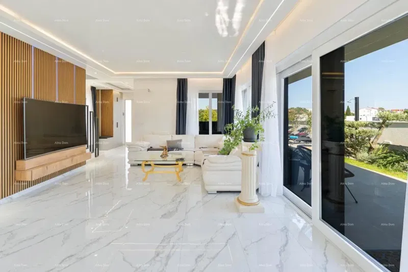 A modern house with a pool in a great location, Medulin! – 3