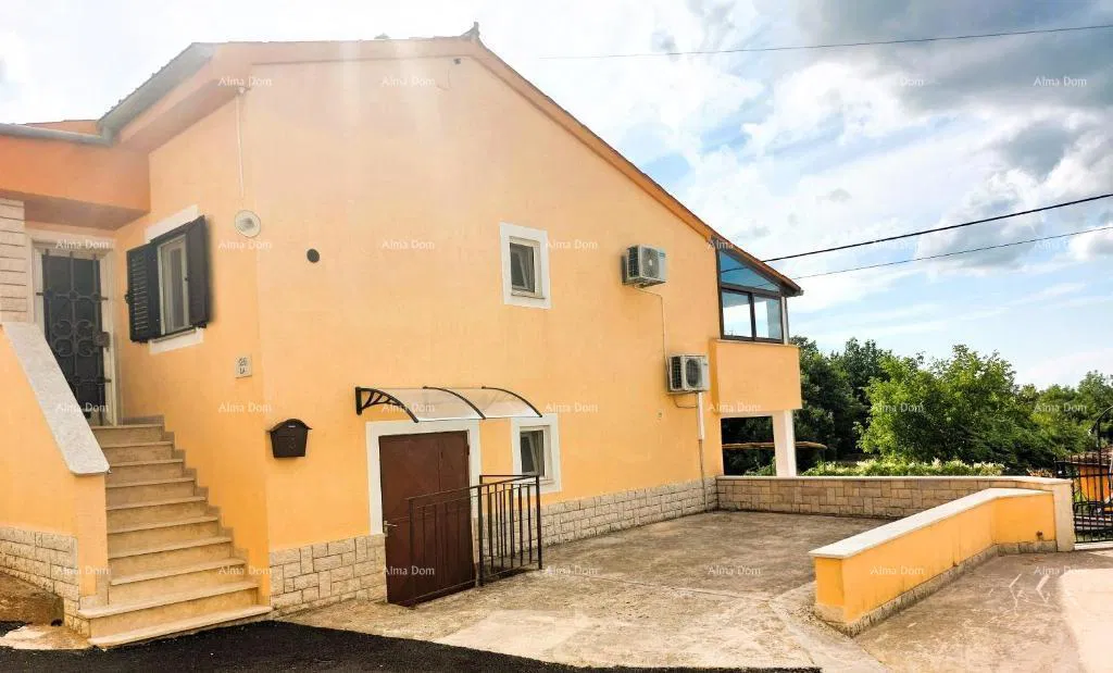 Prodaje se kuća, 170 m2, Karojba