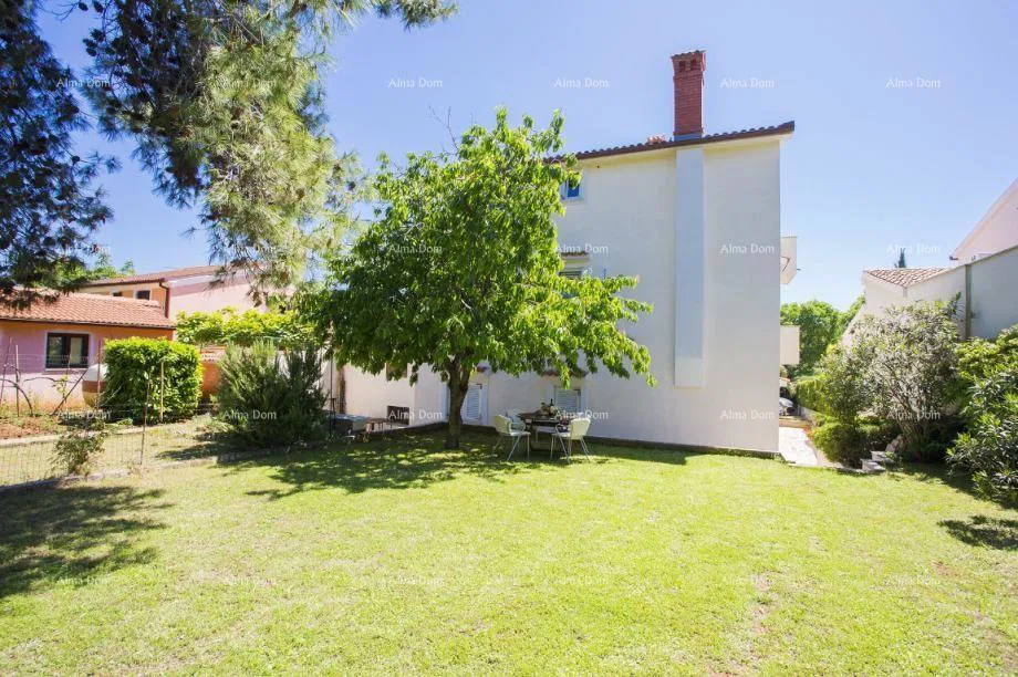 Na prodaju kuća s apartmanima u Štinjanu.