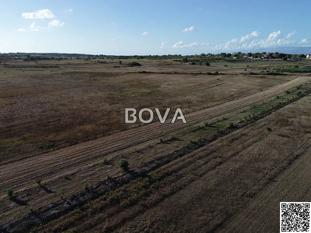 Poljoprivredno zemljište 2100 m2 – Zemunik *Više zemljišta* (ID-2607/E)