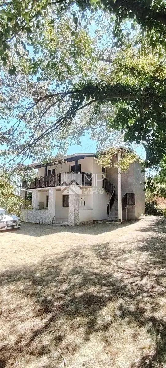 Kuća na prodaju u Žminju – 226,16 m² stambene površine i parcela 610 m²