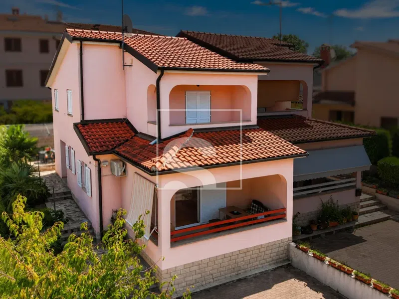 Poreč, Haus mit 3 Schlafzimmern, 3 Kilometer vom Stadtzentrum entfernt