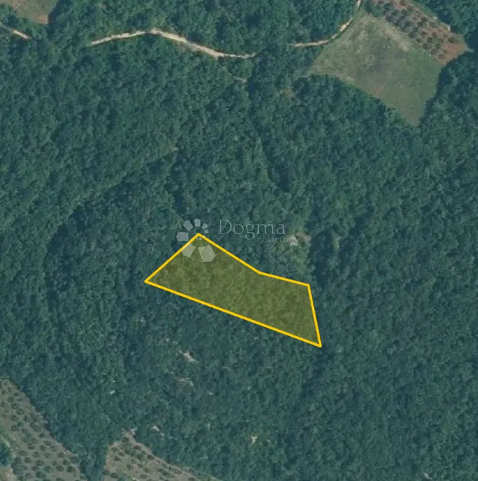 Poljoprivredno zemljište - šuma 4720m2