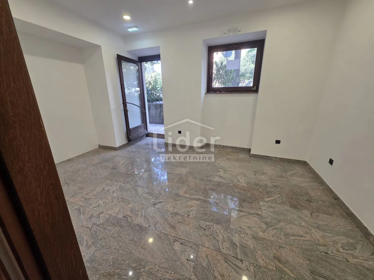 BELVEDER, ulični poslovni prostor, 37m2