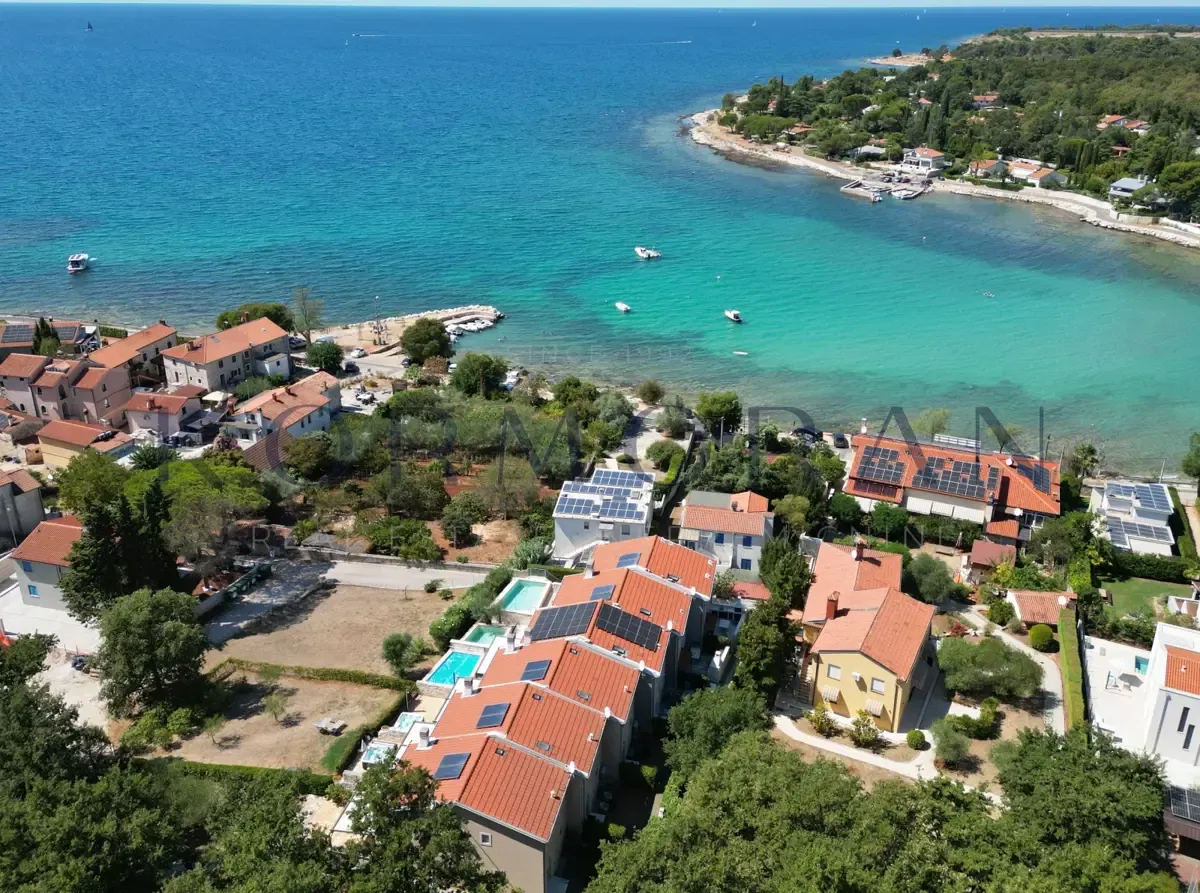 Kuća s bazenom i garažom blizu Umaga