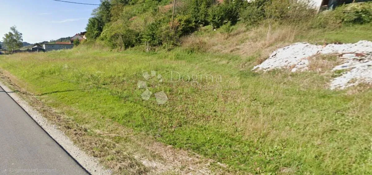 Građevinsko zemljište u Maloj Erpenji uz cestu, priključci u blizini