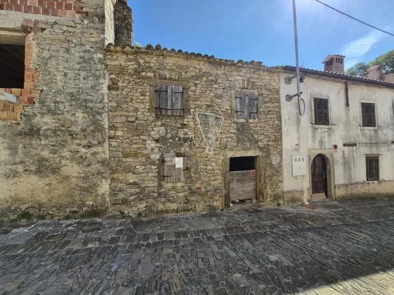 Stara kamena kuća u unutrašnjosti Istre za kompletnu renovaciju