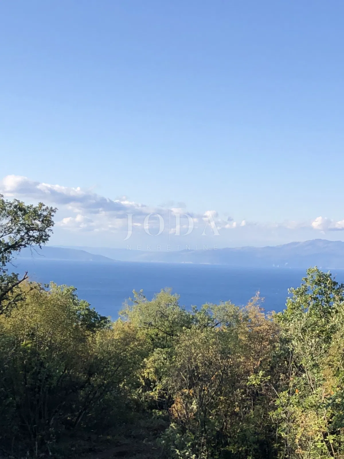 GRAĐEVINSKO ZEMLJIŠTE 13.662 m² S  POGLEDOM NA MORE