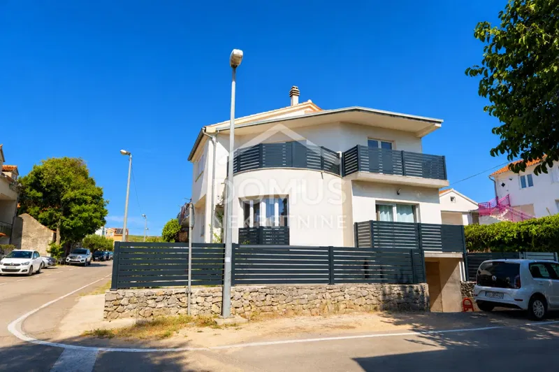 Vodice, detached house of 210.80 m² with a garage, 200 m from the town center – 2