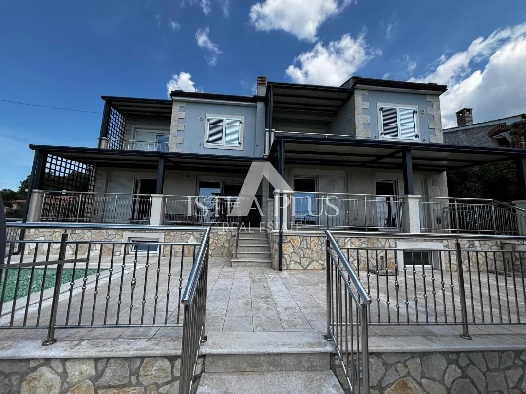 Istrien, Region Poreč - Villa mit drei Wohneinheiten, Swimmingpool und Panoramablick aufs Meer!!