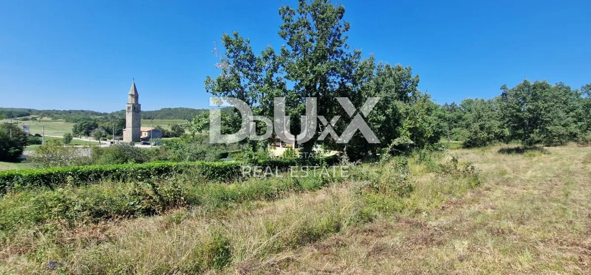 Istria, Oprtalj, stavebný pozemok, 6 046 m2, s budovou