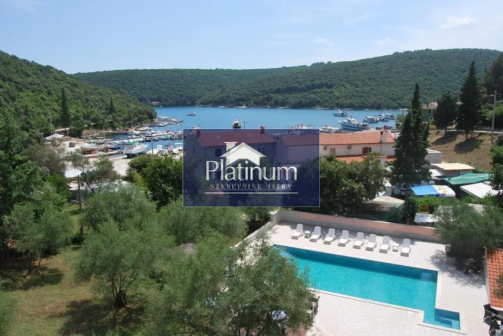 Istra, Krnica, prodaje se ekskluzivan hotel prvi red do mora