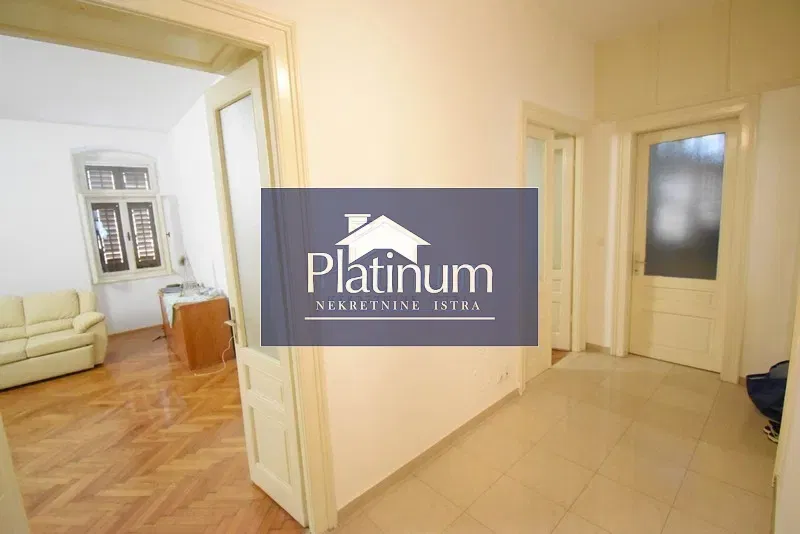 PULA, CITY CENTER, RENOVATED 3-ROOM APARTMENT, 118 m2 WITH GARAGE - REDUCED – 3