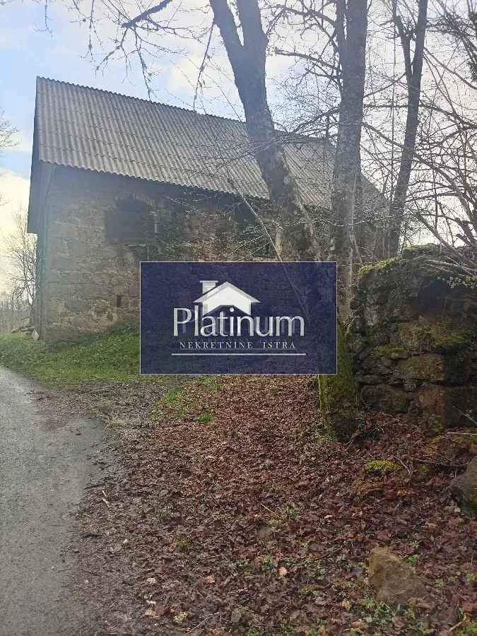 Gorski kotar,Čabar kamena kuća i šumom od 94759 m2