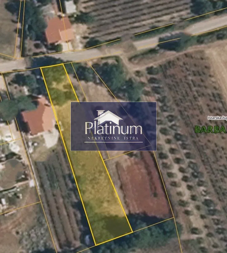 BARBAN, PREKRASNO GRAĐEVINSKO ZEMLJIŠTE 1300m2 HITNO
