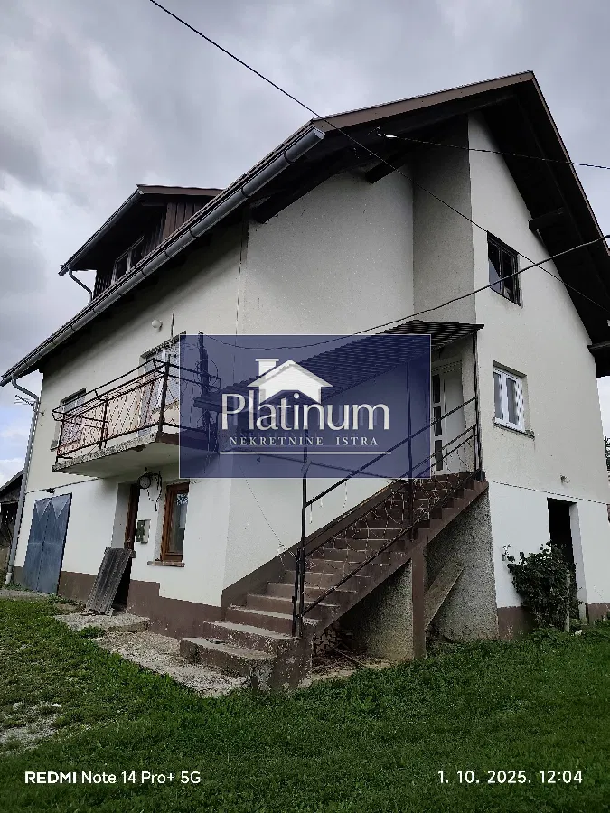 Čabar,okolica kuća s pomoĆnom zgradom