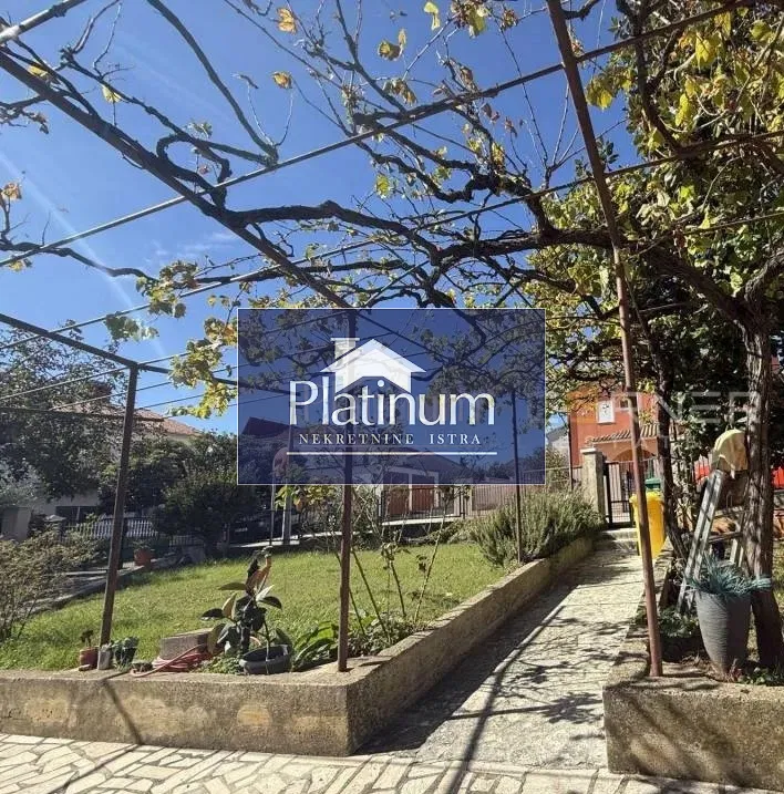 Istria, Pola, appartamento trilocale, giardino, parcheggio, 165 m2 – 2
