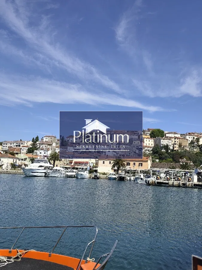Istra,Vrsar kuća s velikim potencijalom i pogledom na more