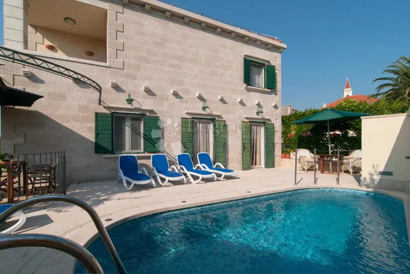 Otok Brač – Mediteranska vila s bazenom i saunom u malom mjestu 900 m do mora