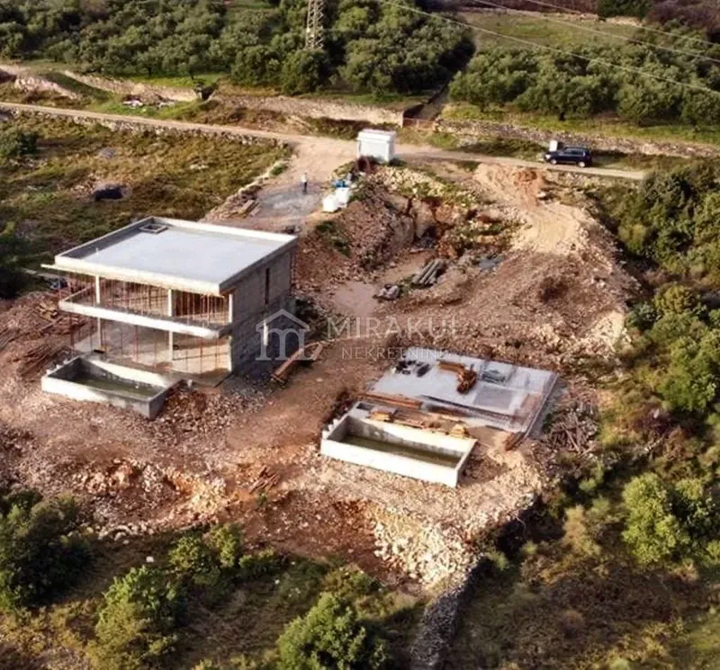 Nekretnine Grebaštica, građevinsko zemljište sa započetom gradnjom