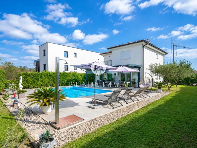 House with Pool, Landscaped Garden, and Sea View – 3