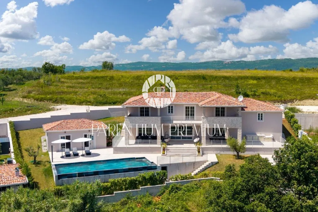 Poreč környéke, villa fűtött medencével és panorámás kilátással