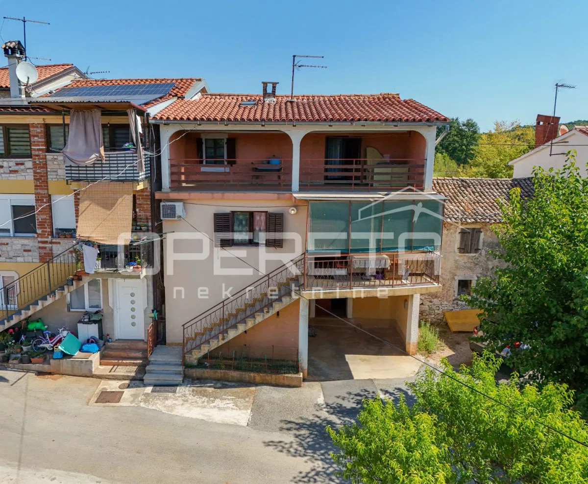 ISTRA, VIŽINADA ( OKOLICA) - Useljiva kuća za adaptaciju