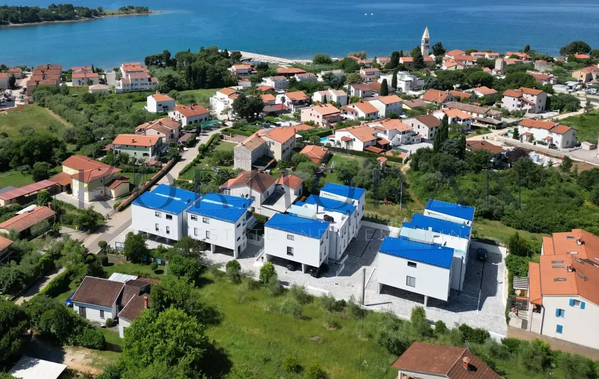 Appartamento con balcone a Umago, Lovrečica