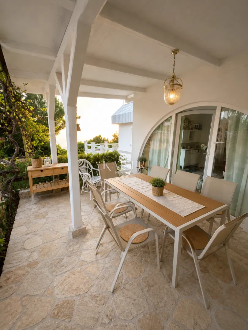 Cres, Martinšćica - casa indipendente di 148 m², due appartamenti, a 150 m dal mare
