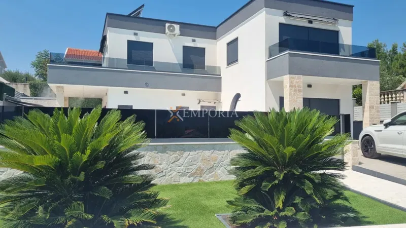 Pridraga – namještena kuća s bazenom i jacuzzijem, 180 m od mora