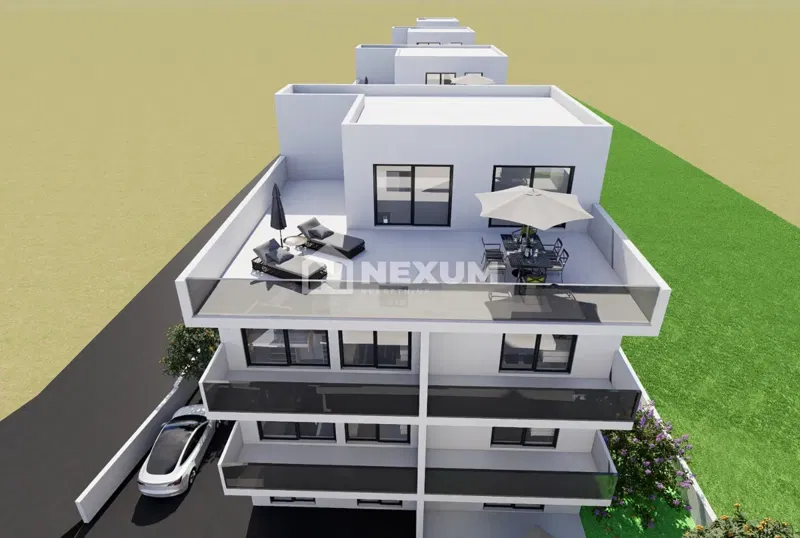 Penthouse s krovnom terasom i pogledom na more – Trogir
