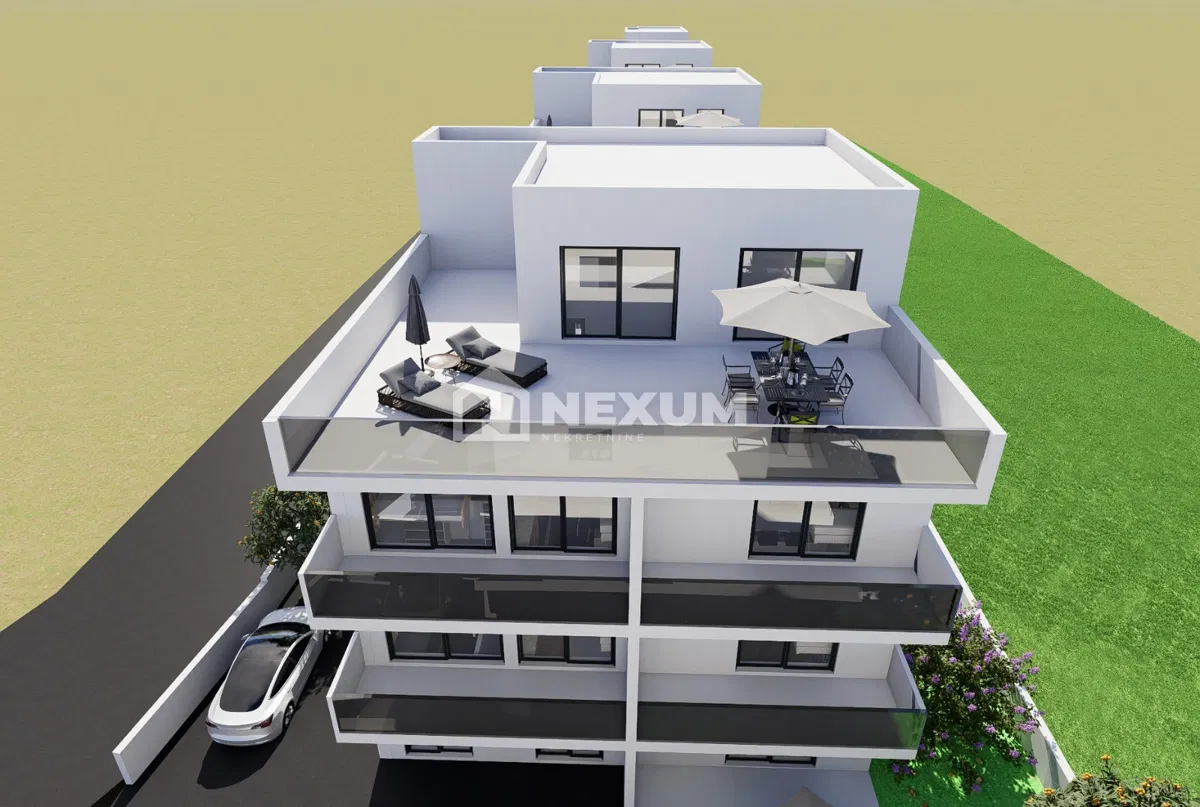 Penthouse s krovnom terasom i pogledom na more – Trogir