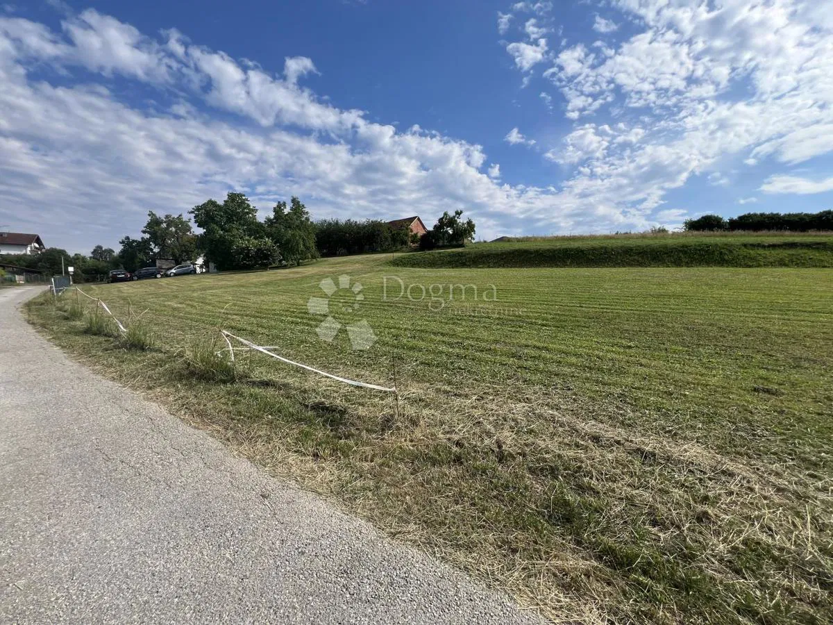 Teren budowlany Oroslavje, 1.613m2
