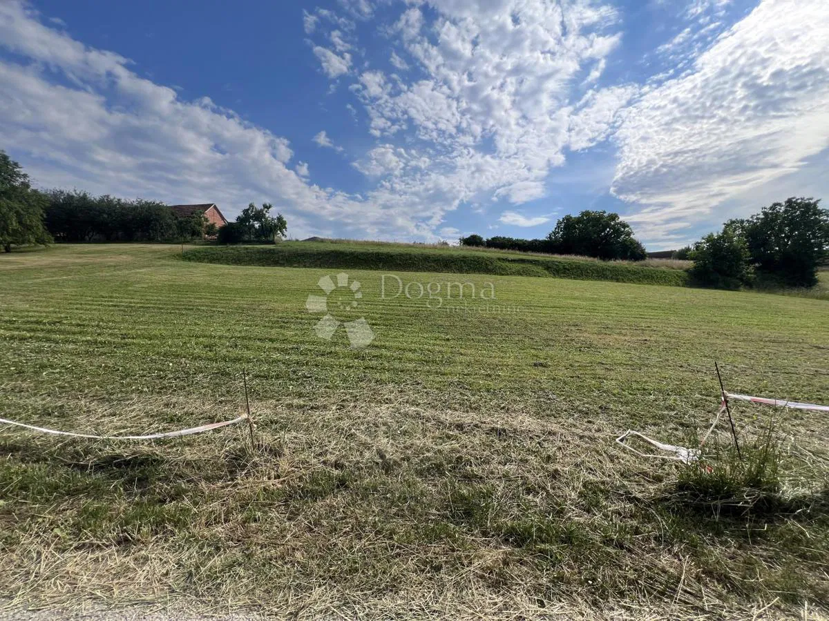 Teren budowlany Oroslavje, 1.213m2