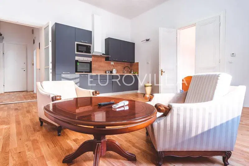 Zagreb, Center, one-room apartment 65 m² – 2