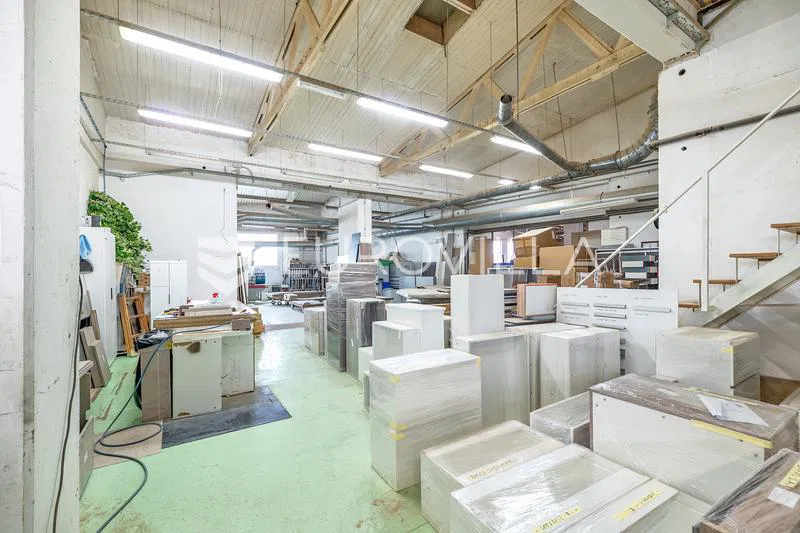 Velika Gorica, uredsko skladišno proizvodna hala 1600 m² na parceli 3580 m²