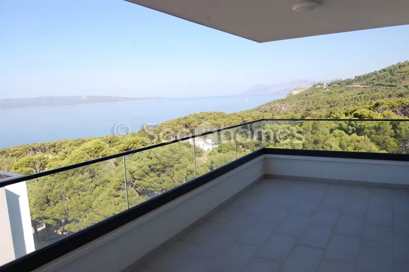 Trosoban useljiv stan, Makarska