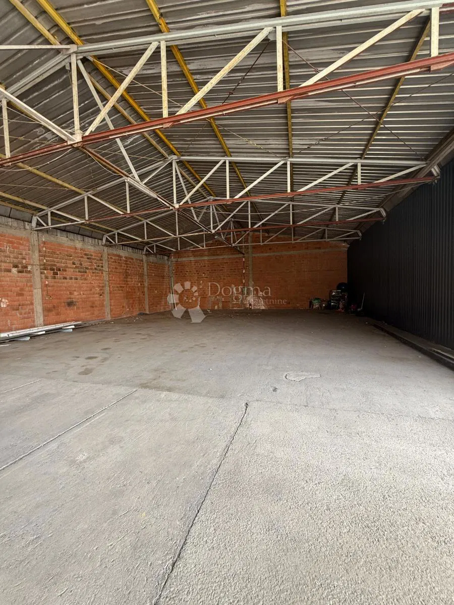 Kereskedelmi Industrijska četvrt, Osijek, 468,01m2