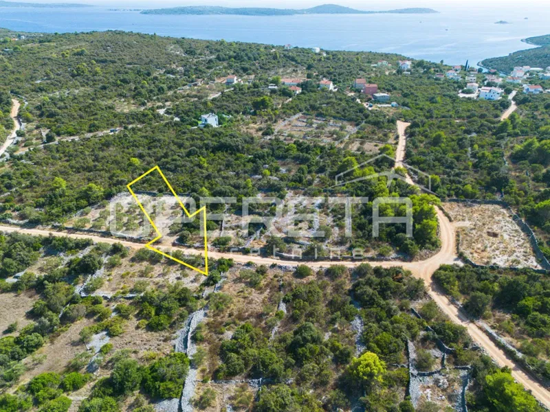 Vinišće, Ilovica – poljoprivredno zemljište 829 m² s dobrim pristupom